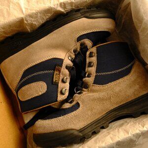 Vasque Womens Hiking Boots US 7.5 Med